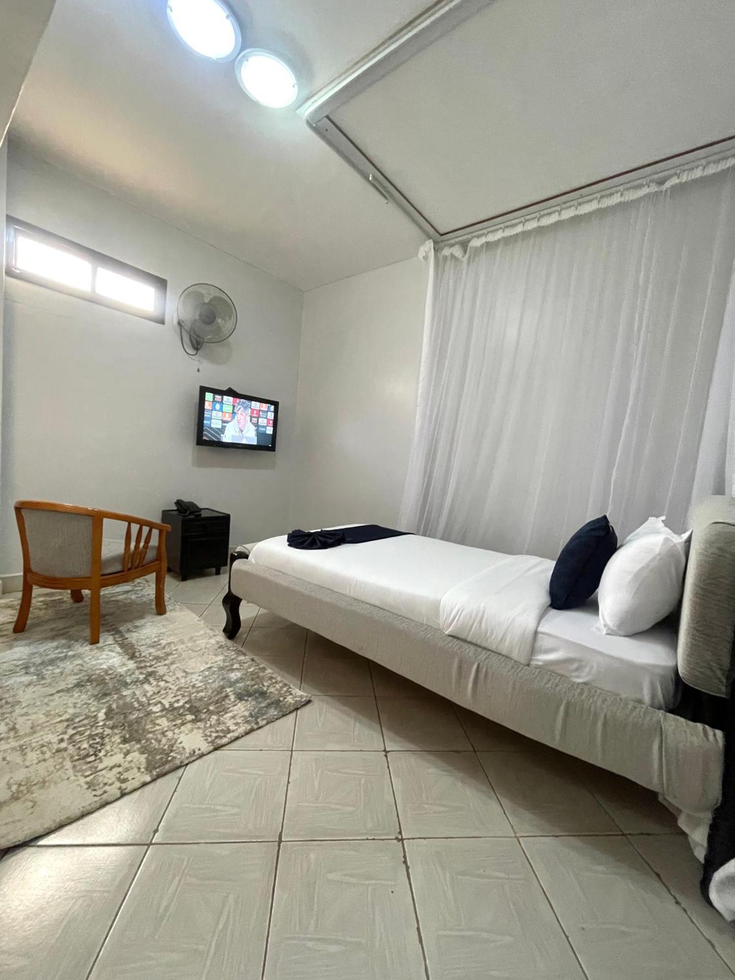 Iman Hotel Isiolo Exterior photo